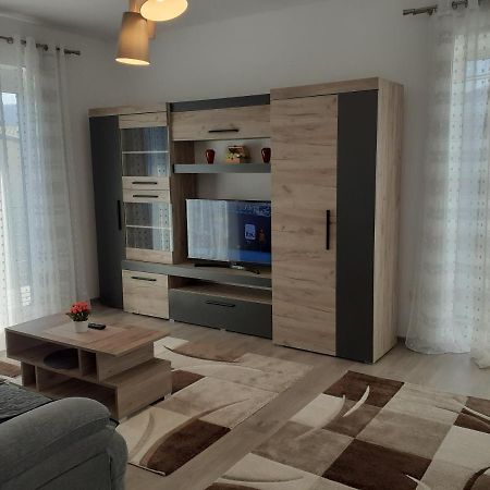 Sara Apartman Livezeni  Exterior photo