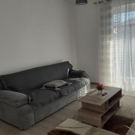Sara Apartman Livezeni  Exterior photo