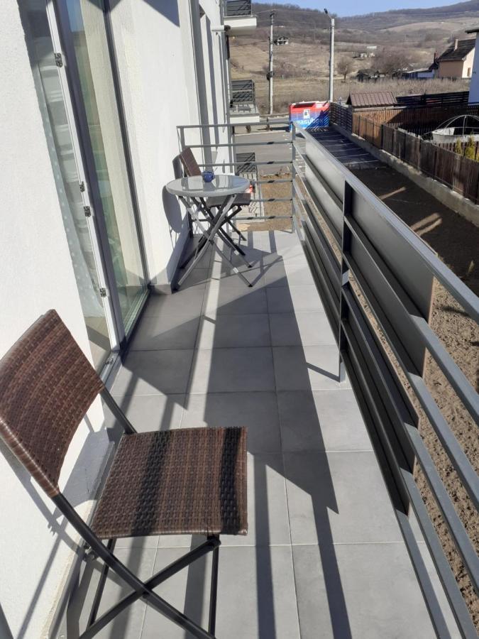 Sara Apartman Livezeni  Exterior photo