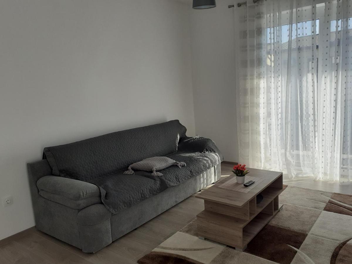 Sara Apartman Livezeni  Exterior photo