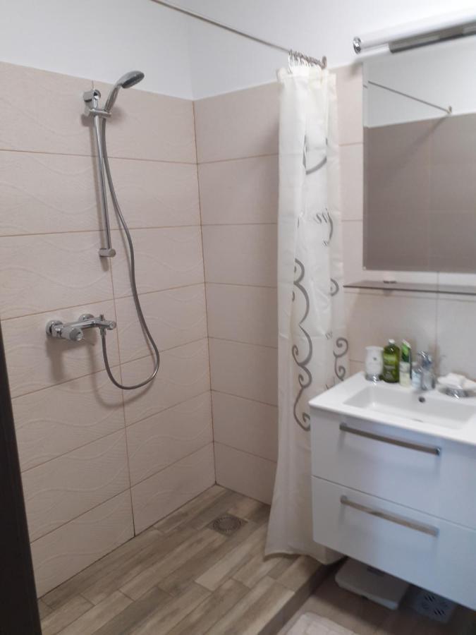 Sara Apartman Livezeni  Exterior photo